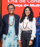 Grupo e senhoras a sorrir