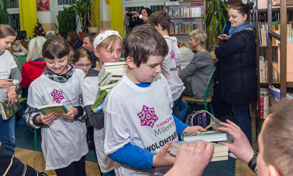 Voluntários do Bank Millennium renovaram biblioteca escolar